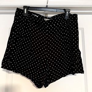 LOFT Outlet Soft Pleated Shorts Size 14